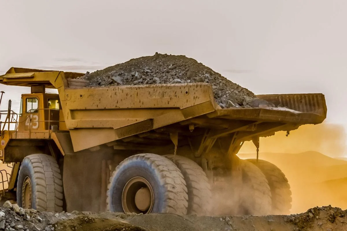Eine Mine im Wert von 45 Milliarden Euro, aber wegen ihrer feindlichen Umgebung unerschließbar? Kein Problem für China und seine neue Flotte autonomer Lastwagen