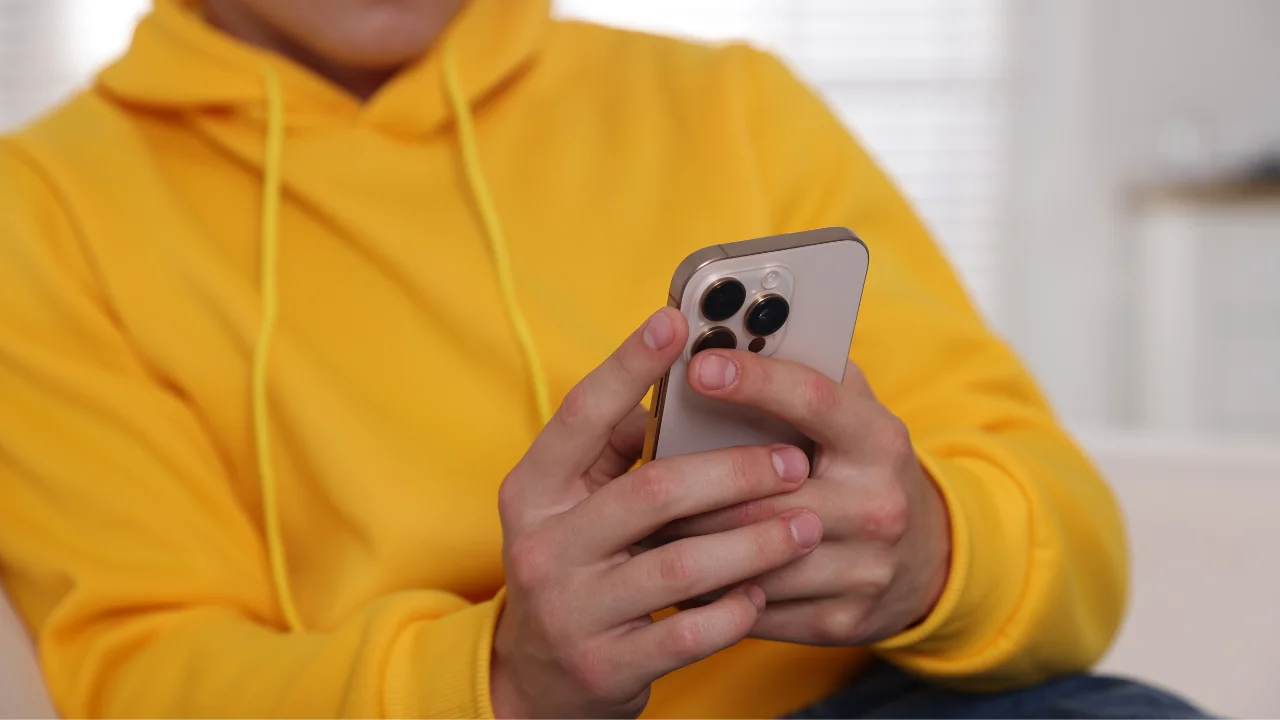 Eine übermäßige Nutzung des Smartphones könnte laut mehreren Studien unser Gehirn verändern